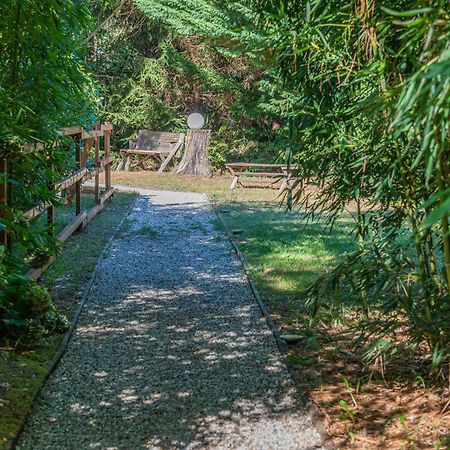 La Maisonnette En Bois Saumos Bagian luar foto