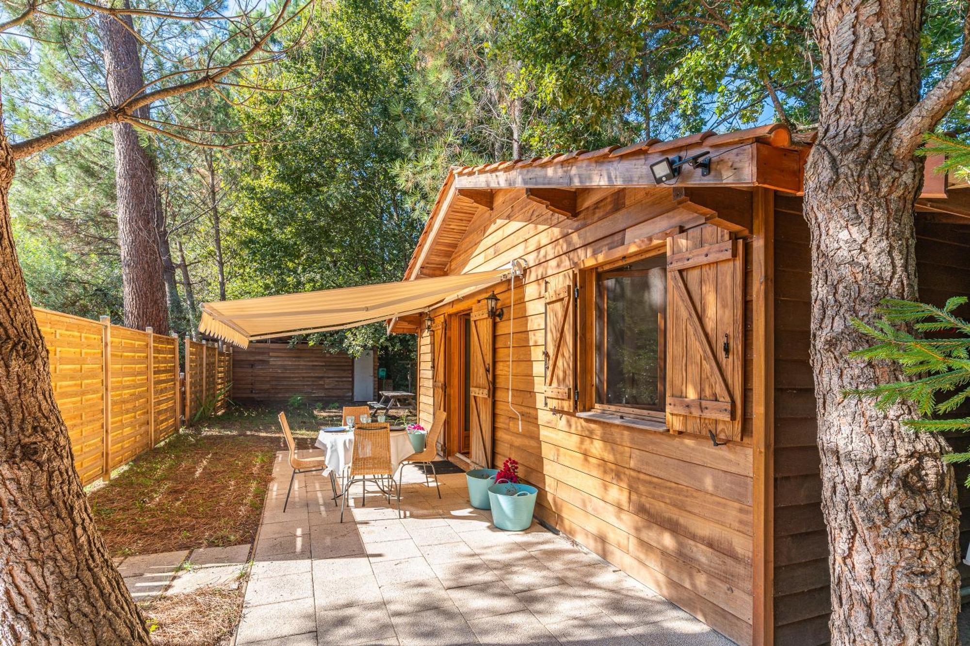 La Maisonnette En Bois Saumos Bagian luar foto
